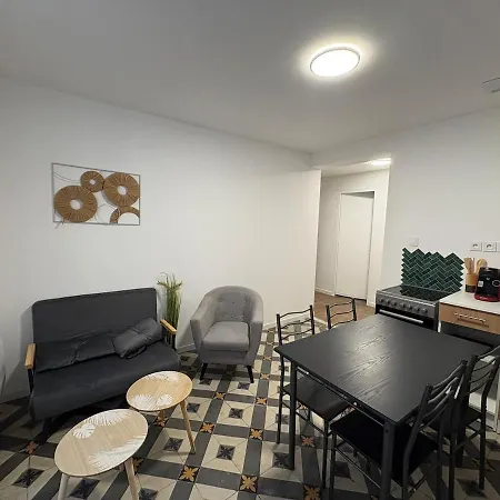 Διαμέρισμα Downtown 2-bedroom *